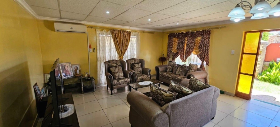 4 Bedroom Property for Sale in Roodepan Northern Cape